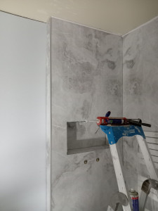 Photo de galerie - Realisation d une douche en panneau murale avec creation d une niche 30x60