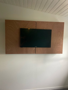 Photo de galerie - Meuble pour télé suspendu