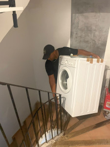 Photo de galerie - Descente d'une machine à laver du 3 étage d'une de mes clientes