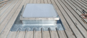 Photo de galerie - Abergement zinc sur tôle ondulée 