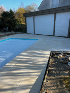 Photo de galerie - Création de piscine avec margelles tout le contour 