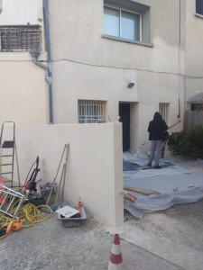 Photo de galerie - Construction mur de clôture pour pose portail plus revêtement façade