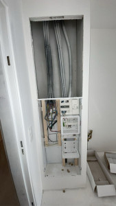 Photo de galerie - Chez DKB ELEC⚡️ nous réalisons l'installation complète de vos systèmes électriques, du raccordement aux prises et interrupteurs, en neuf comme en rénovation, assurant une conformité totale et une sécurité optimale.✅