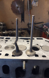 Photo de galerie - Remplacement et rodage soupape après une casse distribution 