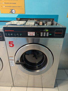 Photo de galerie - Machine à laver libre service 18kg