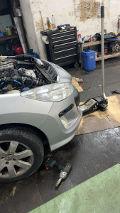 Photo de galerie - Entretien complet, distribution, vidange disques, plaquettes de frein avant et arrière, deux pneus avant