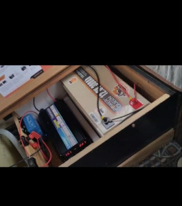 Photo de galerie - Installation de panneaux solaires avec mptt batterie lithium plus convertisseur 220v 