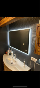 Photo de galerie - Installation d’un meuble vasque avec mitigeur, bonde, siphon et miroir