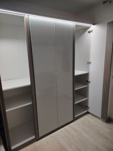 Photo de galerie - Démontage armoire 4 portes led et remontage chez un autre client 