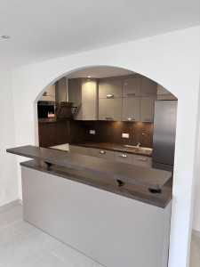 Photo de galerie - Aménagement cuisine ouverte, pose de meubles.
Travail propre, finitions soignées.