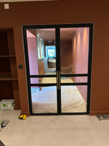 Photo de galerie - Fabrication + epoxy + pose porte double vitrée 