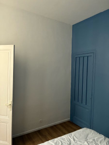 Photo de galerie - Rénovation complète d’une chambre avec ratissage complet des murs et mise en couleur