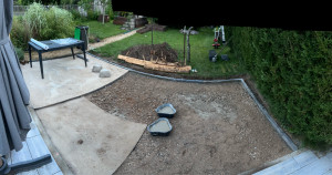 Photo de galerie - Faire une dalle pour posé un jacuzzi et une autre petite terrasse pour poser le parasol et finir avec des bordure et venir pour poser des caler de rivière que le client a mis en suite 