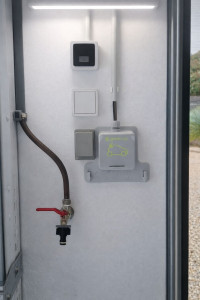 Photo de galerie - Installation d'une prise Green Up LEGRAND.
pour véhicule hybride/ électrique ou 100% électriques.