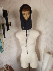 Photo de galerie - Création de cagoules de soudeur doublé sur un ou deux côtés en tissus ignifugés. et respectant les normes de sécurité pour les EPI. 

