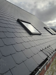 Photo de galerie - Toiture en ardoise 60x30 avec pose de velux 