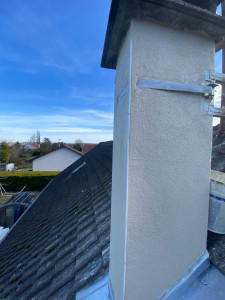 Photo de galerie - Terminassions, finale de l’enduit à la chaux avec baguette d’angle