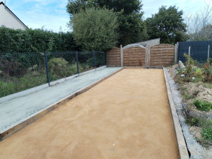 Photo de galerie - Pose de clôture 
Création complète terrain de pétanque

