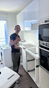 Photo de galerie - Démontage montage de couisine avec découpage minisiy pour les ensembles de couisine installation sûr rails   haut et bas  