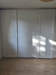 Photo de galerie - Montage et modification de meuble en kit sous rampant de toiture 