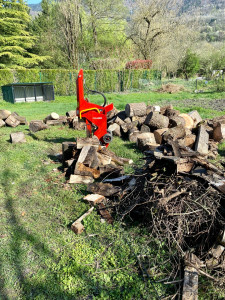 Photo de galerie - Fente de bois à l’aide de ma fendeuse