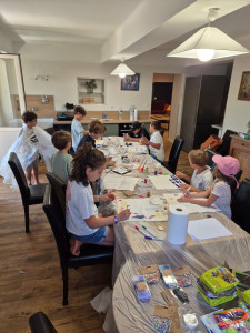 Photo de galerie - Ateliers manuels pour amuser les enfants âgés de 2 à 11 ans lors d'un anniversaire.
