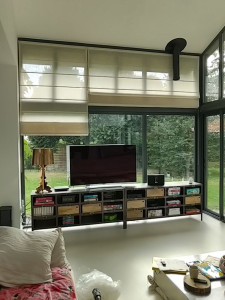 Photo de galerie - Installation tout type de stores et rideaux pour décorer vos fenêtres et baies vitrées 