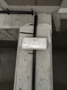 Photo de galerie - Installation BAES borne de sécurité parking sous-sol. 