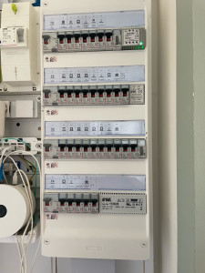 Photo de galerie - Installation d’un tableau électrique selon la norme nfc15-100