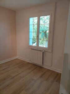 Photo de galerie - Pose parquet flottant plus enduit lissage de mur,
 de plafond et peinture plus finition