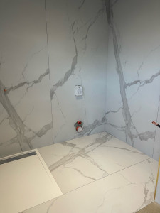 Photo de galerie - Carreleur sérieux et expérimenté, pose de carrelage sols et murs, intérieur/extérieur. Travail soigné, respect des délais, devis gratuit.