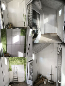 Photo de galerie - Pose d'un carrelage sur deux murs en vis à vis après application d'un primaire d'étanchéité.