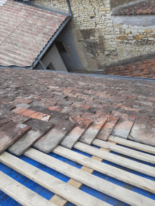 Photo de galerie - Redressement charpente et couverture en tuile