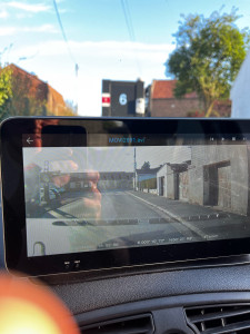 Photo de galerie - Mise en place d’un CarPlay sur une Clio 3 avec caméra dvr