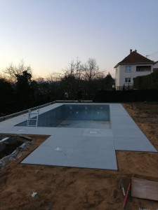 Photo de galerie - Construction piscine et aménagement Extérieur autour de la piscine 