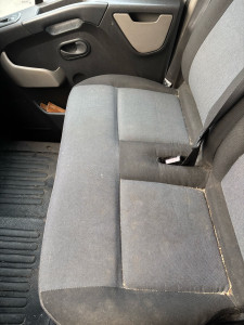 Photo de galerie - Nettoyage cabine d’un camion (aspiration,Shampouineuse, nettoyage des plastiques et tissus + petite touche de sens bon ) 