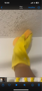 Photo de galerie - Lessivage des moisissures sur murs et plafond après dégâts des eaux.  