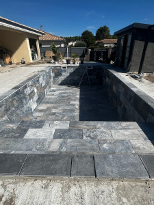 Photo de galerie - Pose carrelage et margelles piscine
