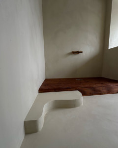 Photo de galerie - Création complete du caisson pour la baignoire et béton ciré général 