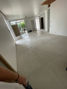 Photo de galerie - Poser de dalle 122/122cm