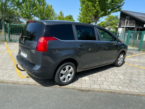 Photo de galerie - Vende et achat de toute voiture familiale avec bonne entretien 
