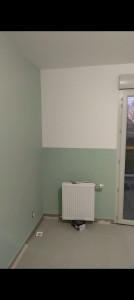 Photo de galerie - Voici la réalisation d'un mur en couleur et d'un autre mur avec un soubassement de la même couleur avec un liseret parfaitement réchampi