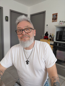 Photo de galerie - Je suis disponible pour vos travaux intérieurs ( menuisier de metier) et extérieur. 
Polyvalent et efficace. 