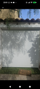 Photo de galerie - Réparation de volet roulant. les agrafes du tablier ne tenaient plus. remise en état et réglage des fins de course du moteur Somfy radio RTS