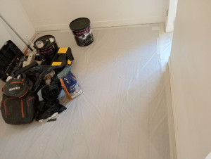 Photo de galerie - Bonjour voilà on Réalise les finitions et embellissements des surfaces par application de peinture, résine, vernis, après préparation manuelle ou mécanique des supports.