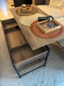 Photo de galerie - Montage d’une table basse avec plateau relevable 
