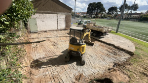 Photo de galerie - Démolition et évacuation d’une dalle béton, 100 m² pour le stade de la midinette Nantes