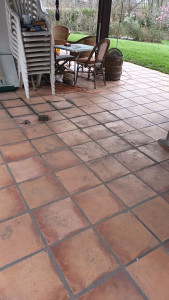 Photo de galerie - Recollement des dalles de terrasse puis pose du joint
