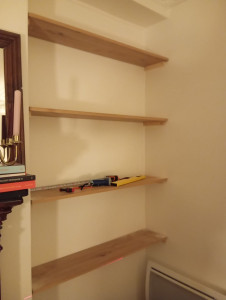 Photo de galerie - Pose des étagères 