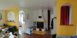 Photo de galerie - Chantier septembre 2025 : remise à neuf de la cheminée, des murs du couloir et de la salle à manger (derrière) ainsi que les plafonds (enduit et peinture)